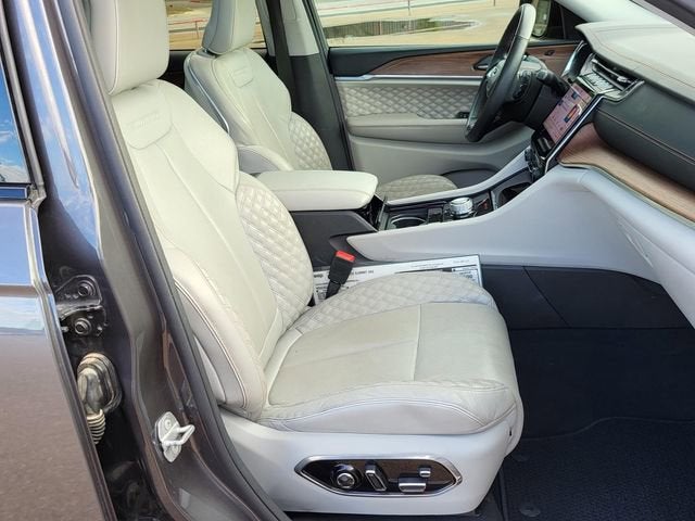 2022 Jeep Grand Cherokee Summit
