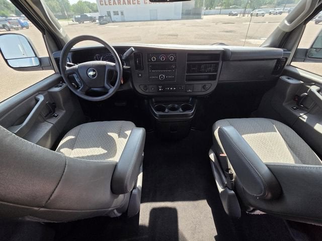 2020 Chevrolet Express Passenger 3500 1LT