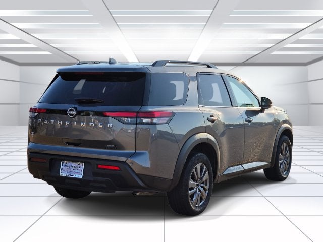 2025 Nissan Pathfinder SV