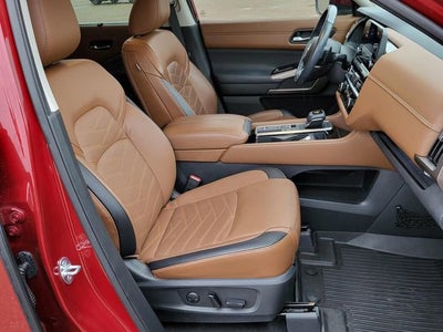 2023 Nissan Pathfinder Platinum