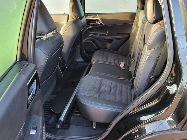 2023 Mitsubishi Outlander SE