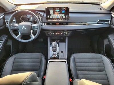 2023 Mitsubishi Outlander SE