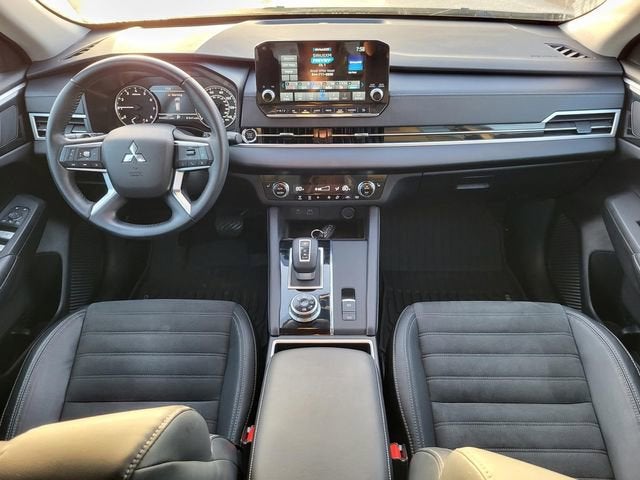 2023 Mitsubishi Outlander SE