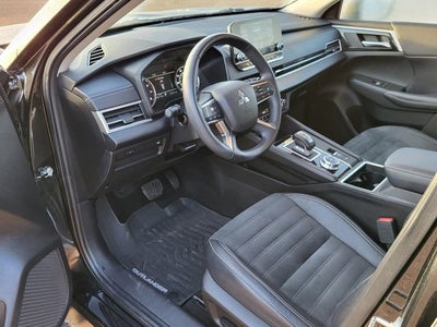 2023 Mitsubishi Outlander SE