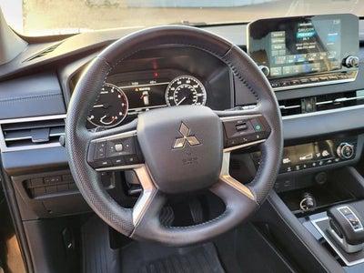 2023 Mitsubishi Outlander SE