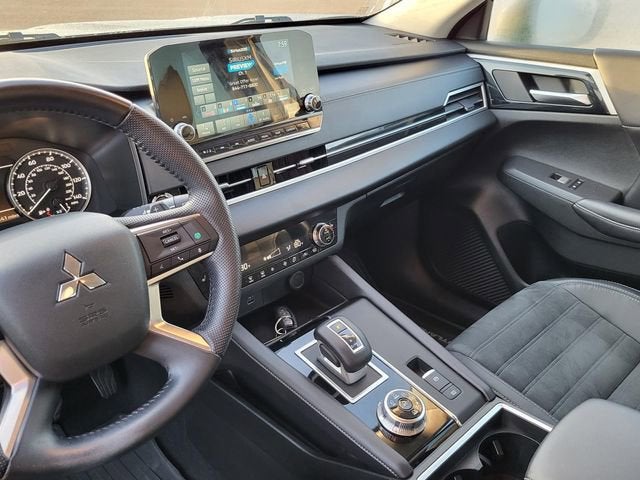 2023 Mitsubishi Outlander SE