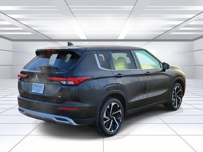 2023 Mitsubishi Outlander SE
