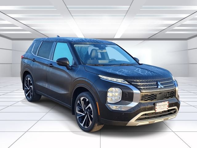 2023 Mitsubishi Outlander SE